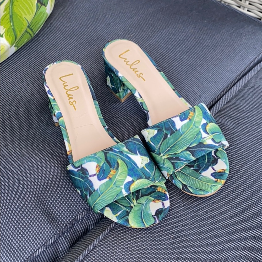 Lulus Palm/banana leaf printed slide